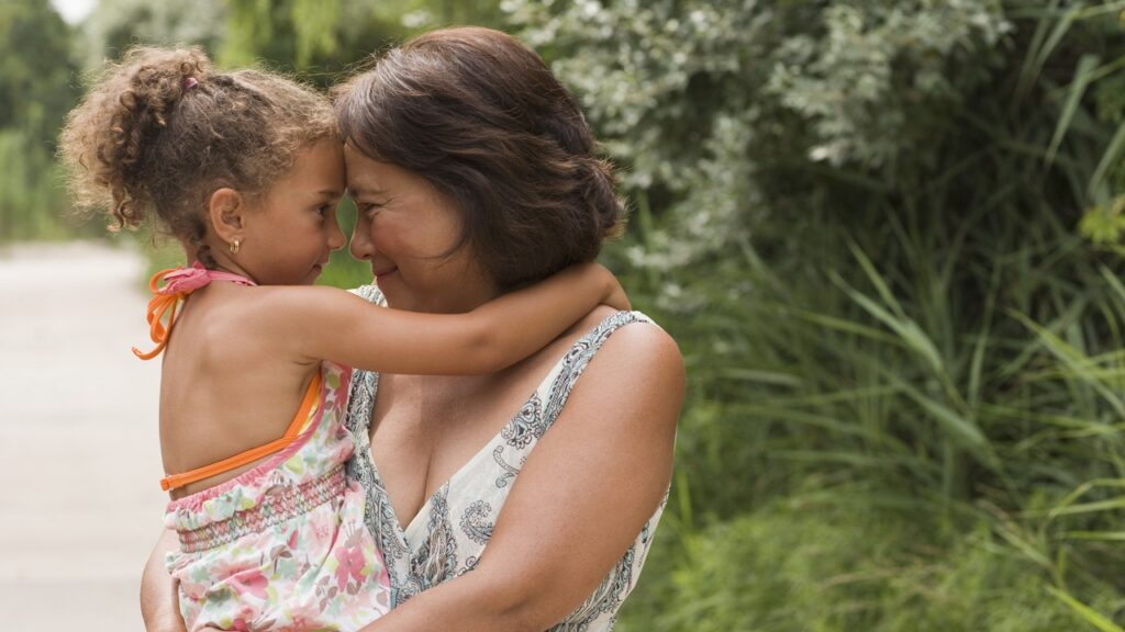 mom and child hugging, child brain development